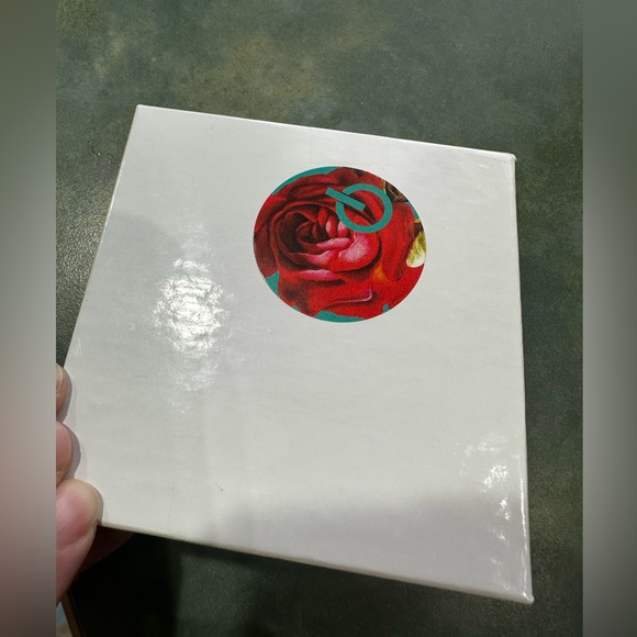 Rodeo Quincy large Spanish style earrings.
German silver w/turquoise color stone - Picture 5 of 5